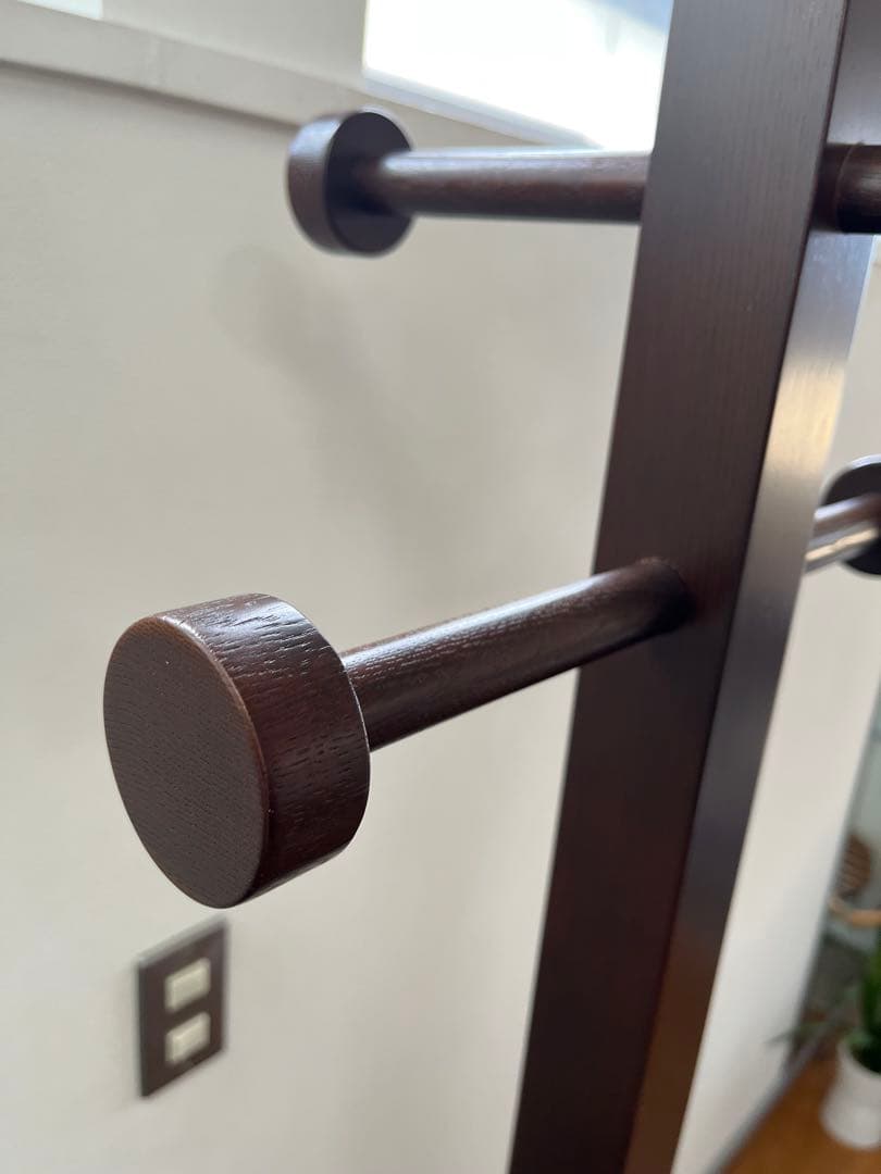 イトーキ　コートハンガー　8.5万　北欧スタイル　ポールハンガー　モダンリビング