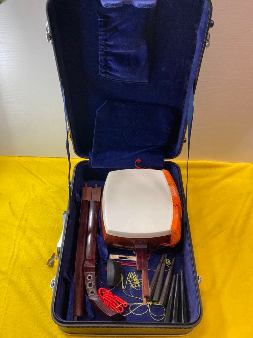 B0101）三味線 和楽器 高級三味線 桜柄金具 専用ケース付き 付属品付き