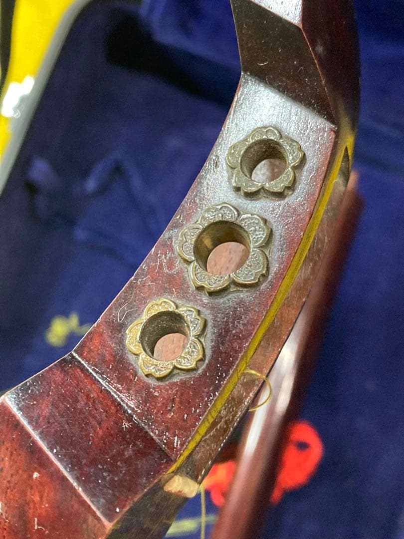 B0101）三味線 和楽器 高級三味線 桜柄金具 専用ケース付き 付属品付き