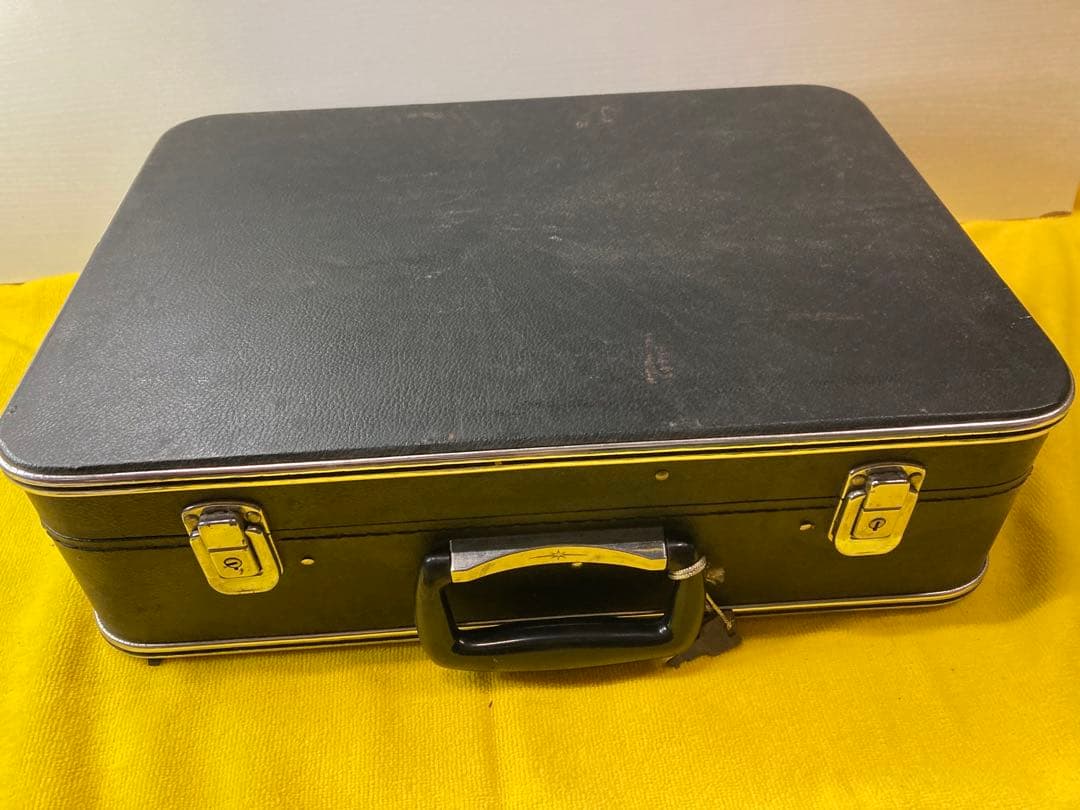 B0101）三味線 和楽器 高級三味線 桜柄金具 専用ケース付き 付属品付き