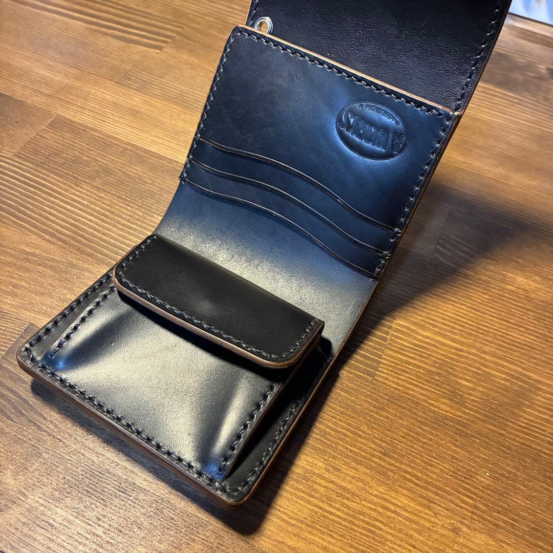 ショートトラッカーウォレット　MARYAM社　ホースバット　丘染めブラック　茶芯