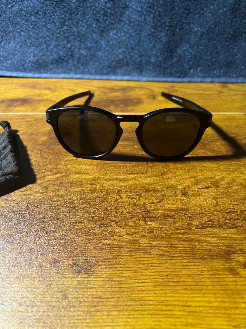 Oakley Latchブラック サングラス