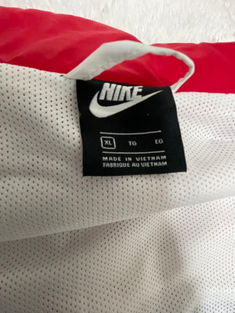 ゆ*ろ様 NIKE ナイロンジャケット ベイビーわるきゅーれ 伊澤彩織、まひろX