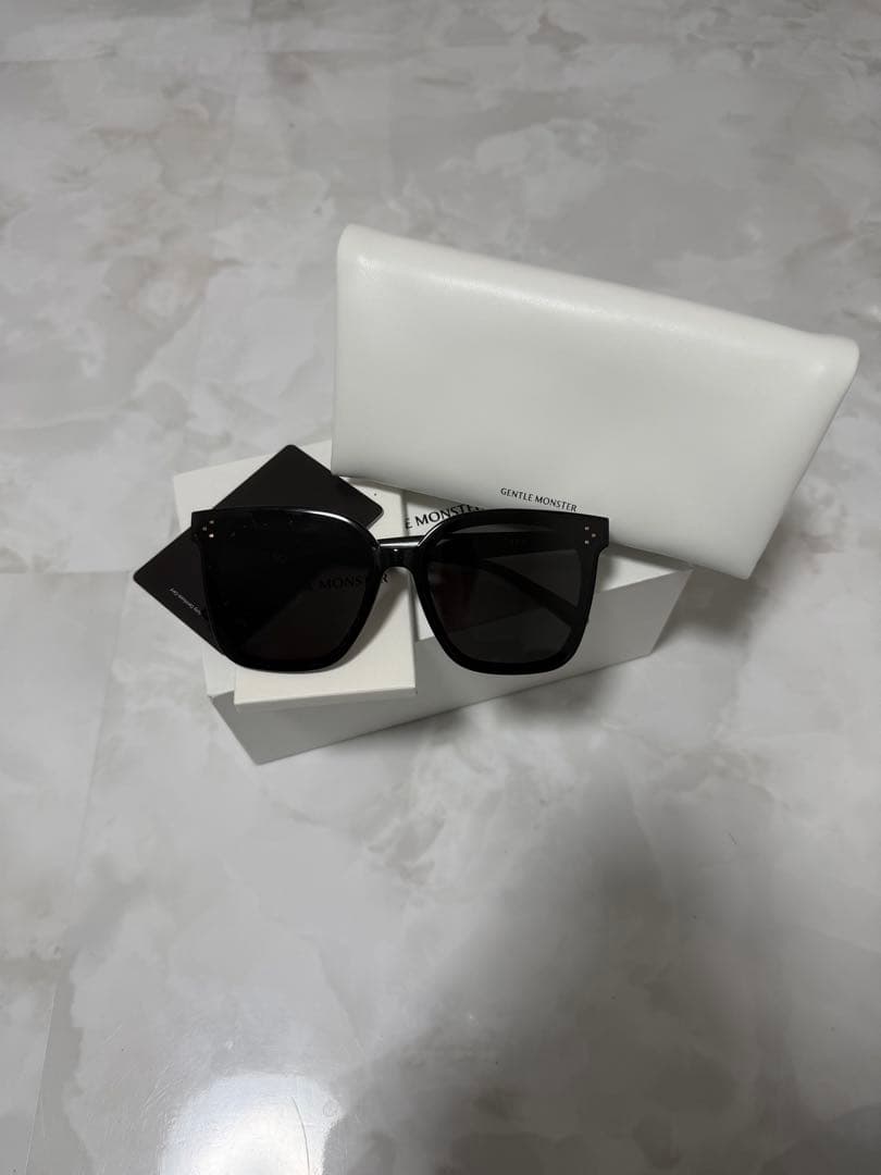 Gentle Monster ブラック サングラス正規品