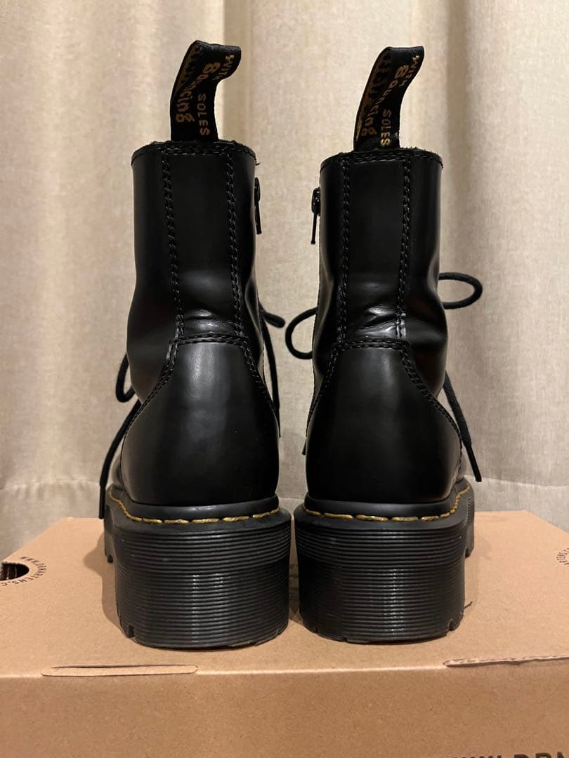 あいら Dr. Martens 厚底ブラックブーツ JADON UK4