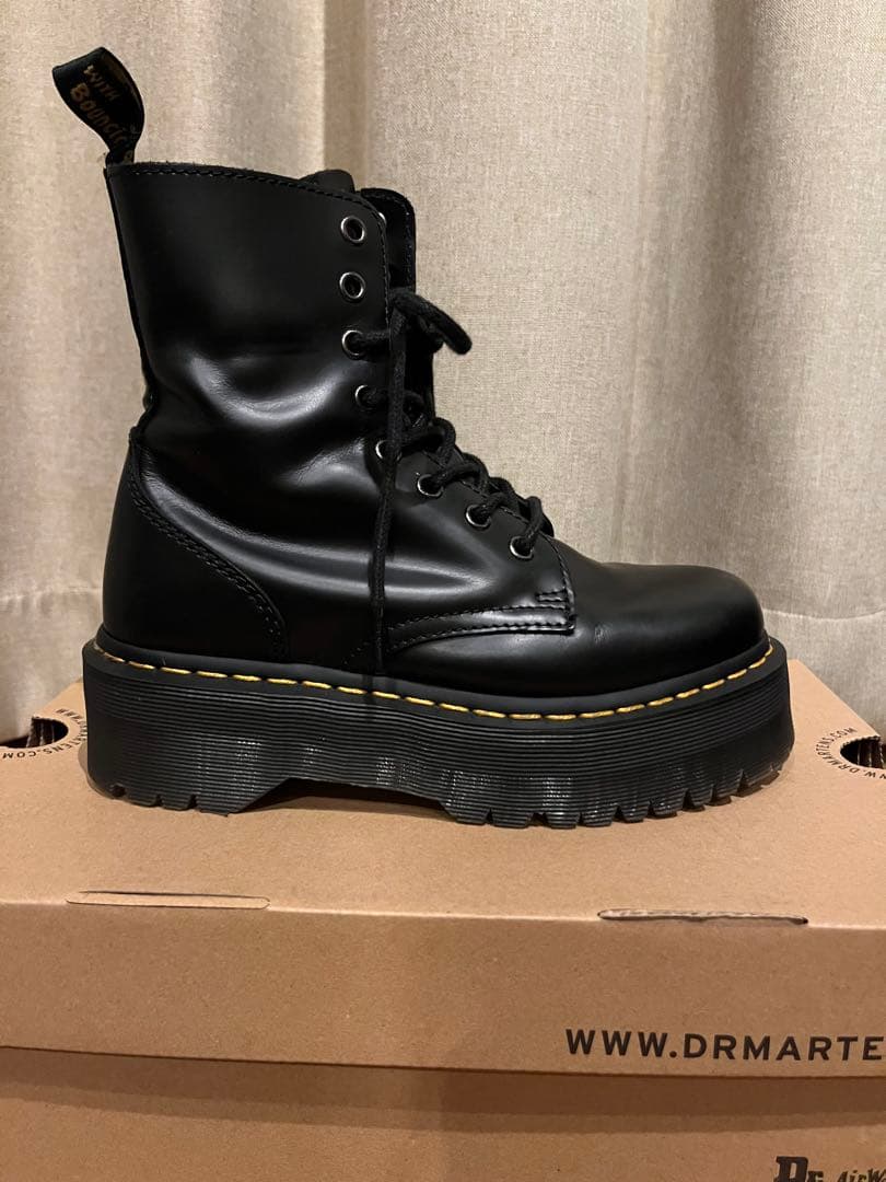 あいら Dr. Martens 厚底ブラックブーツ JADON UK4