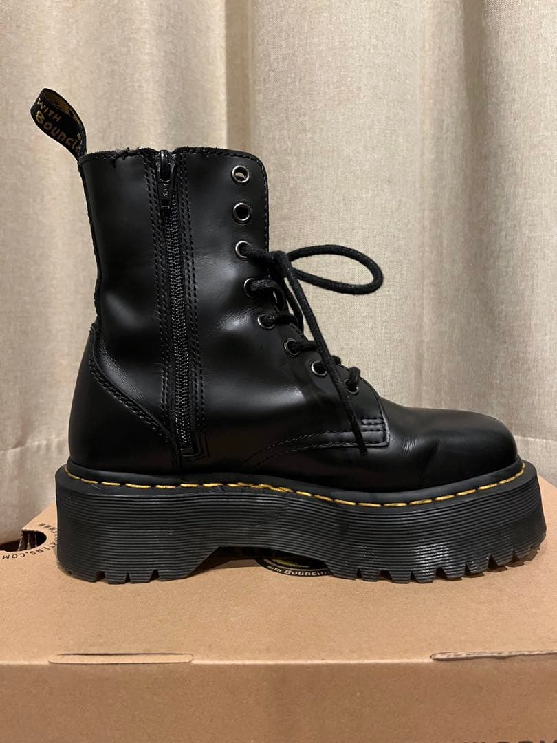 あいら Dr. Martens 厚底ブラックブーツ JADON UK4