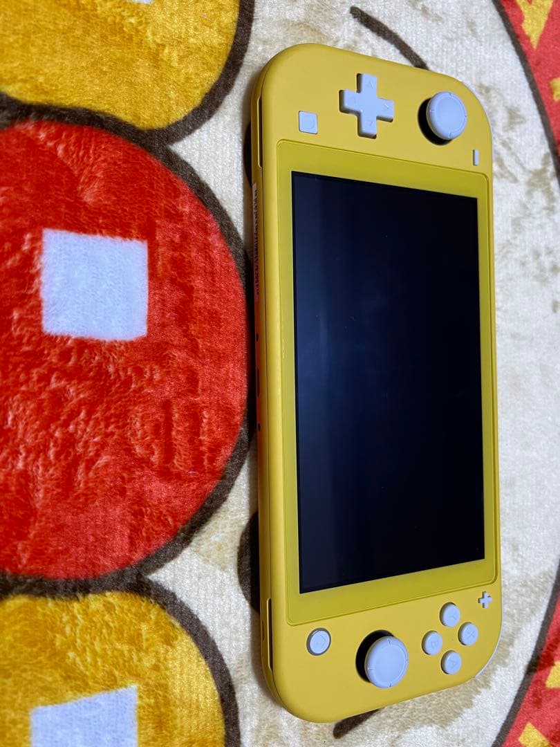Switch Lite イエロー 本体 + ケース + ゲーム美品です！