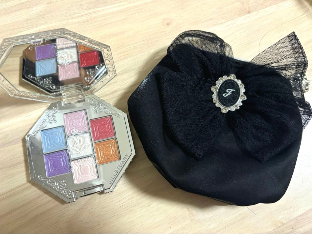 JILL STUART 20周年　ジュエルカラー コンパクト