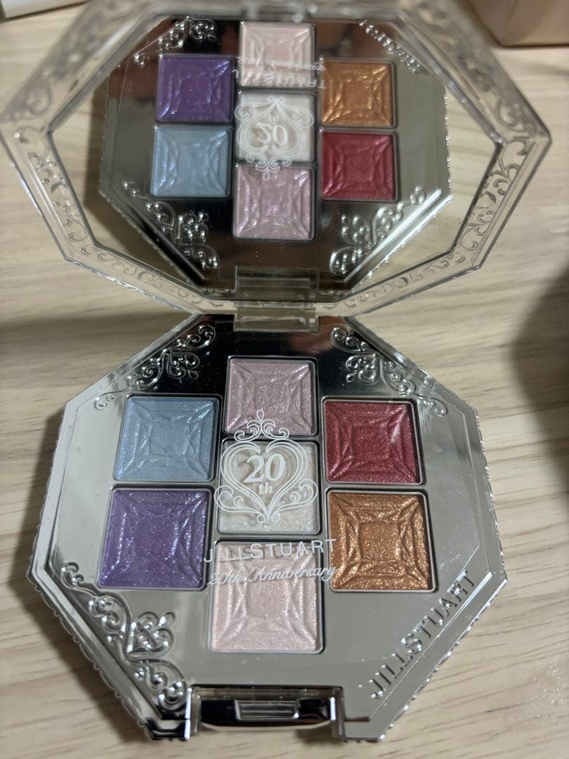 JILL STUART 20周年　ジュエルカラー コンパクト