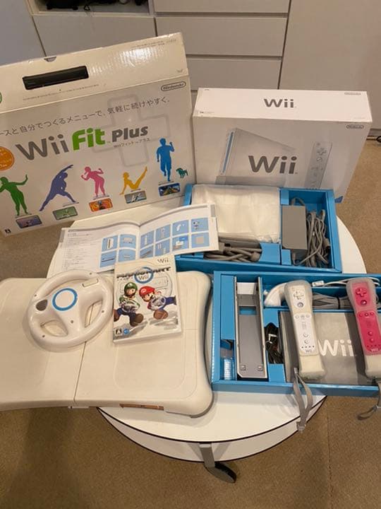 Wii本体　Wii fit plus  マリオカートセット