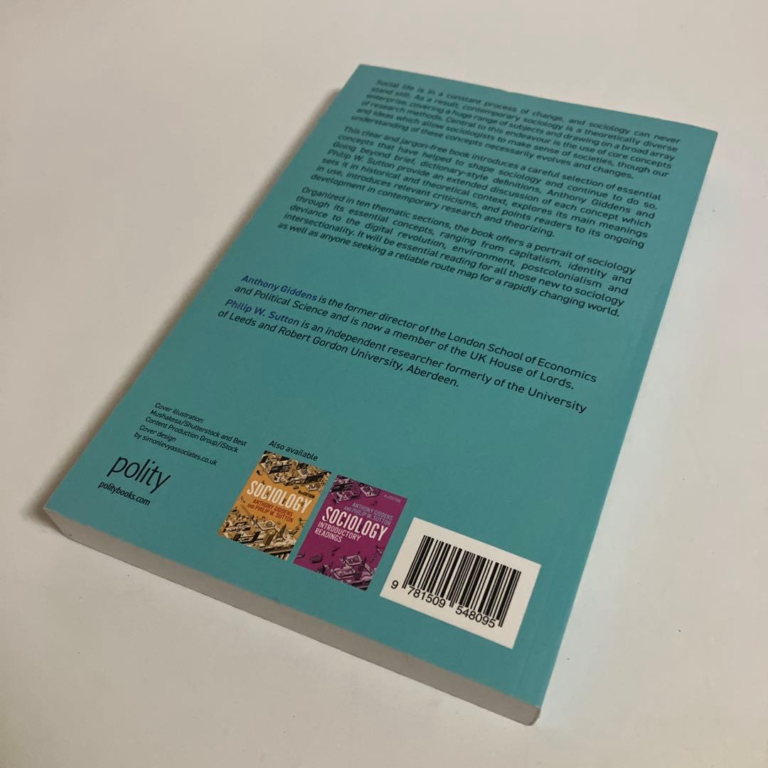 洋書　Essential Concepts in Sociology 3rd