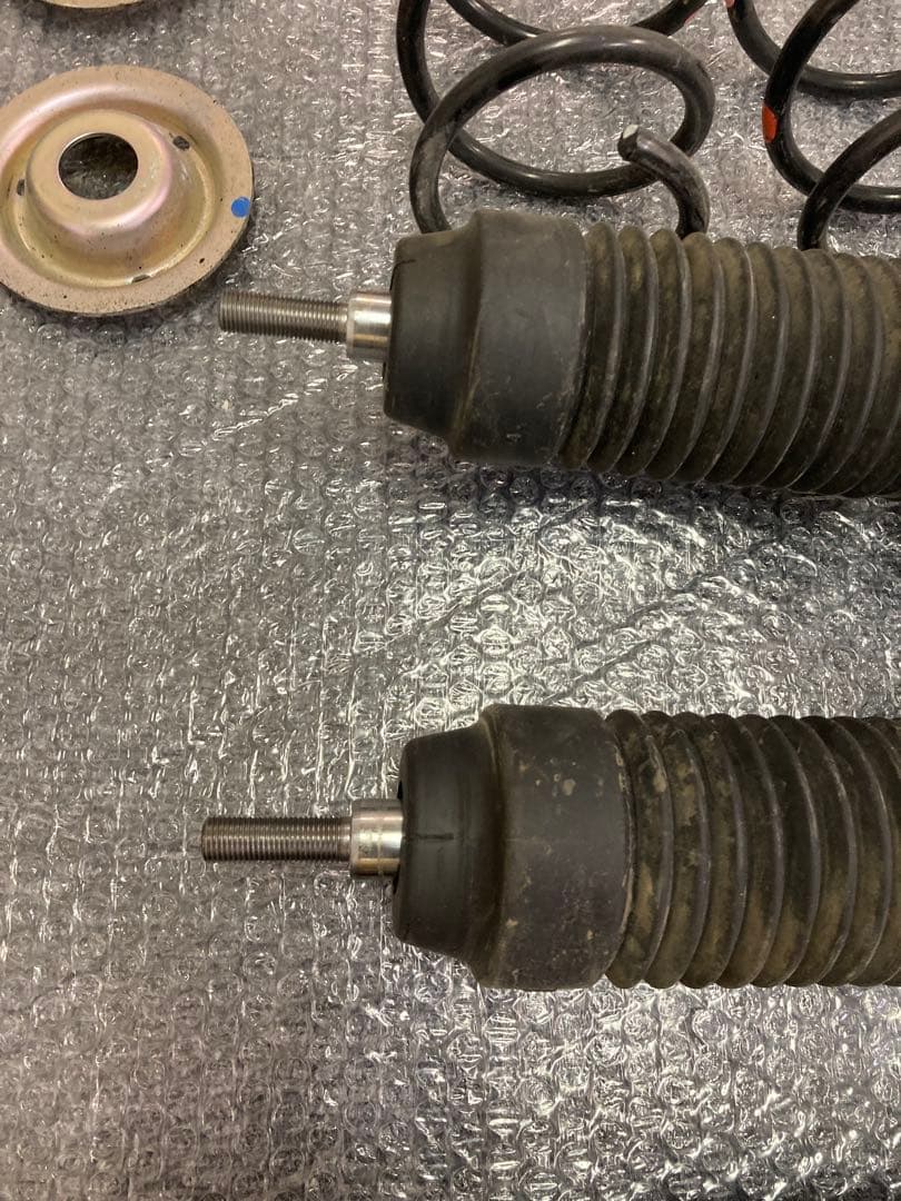 サスペンション KYB