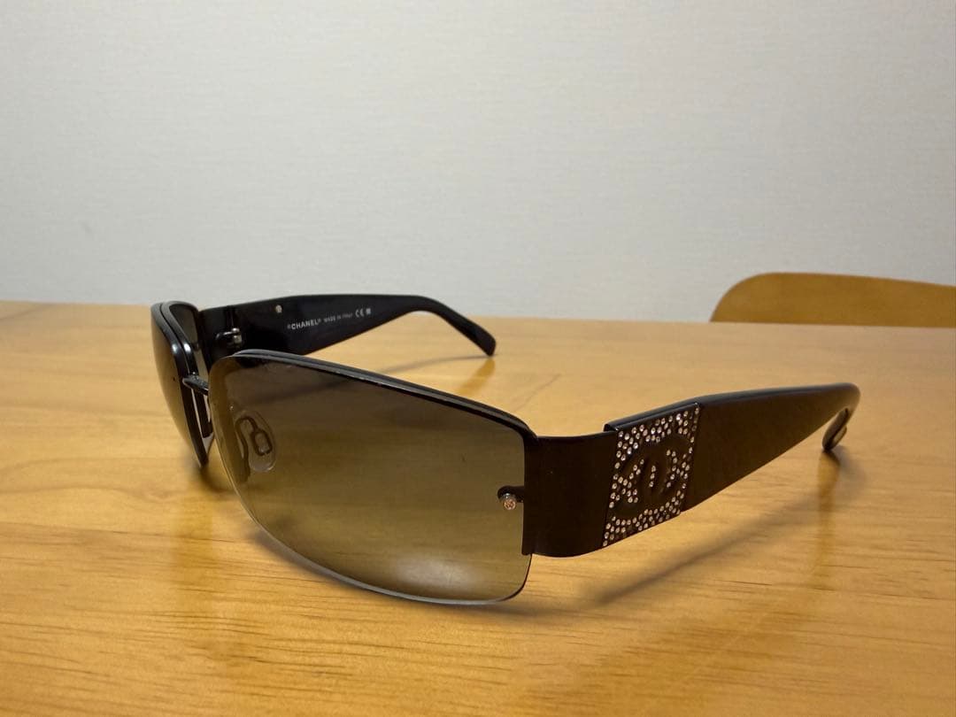 【正規品】CHANEL ブラックグラデーション　サングラス ストーン装飾