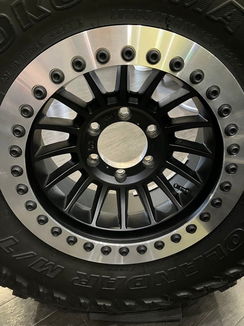 ソリッドレーシングタービンZ1 16ジオランダーMTG003 285/75R16