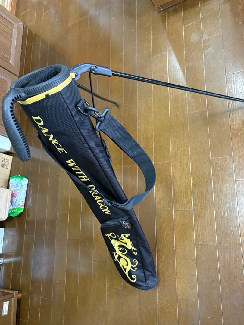 ダンスウィズドラゴン　セルフスタンドバック 最終値引き　早い者勝ち