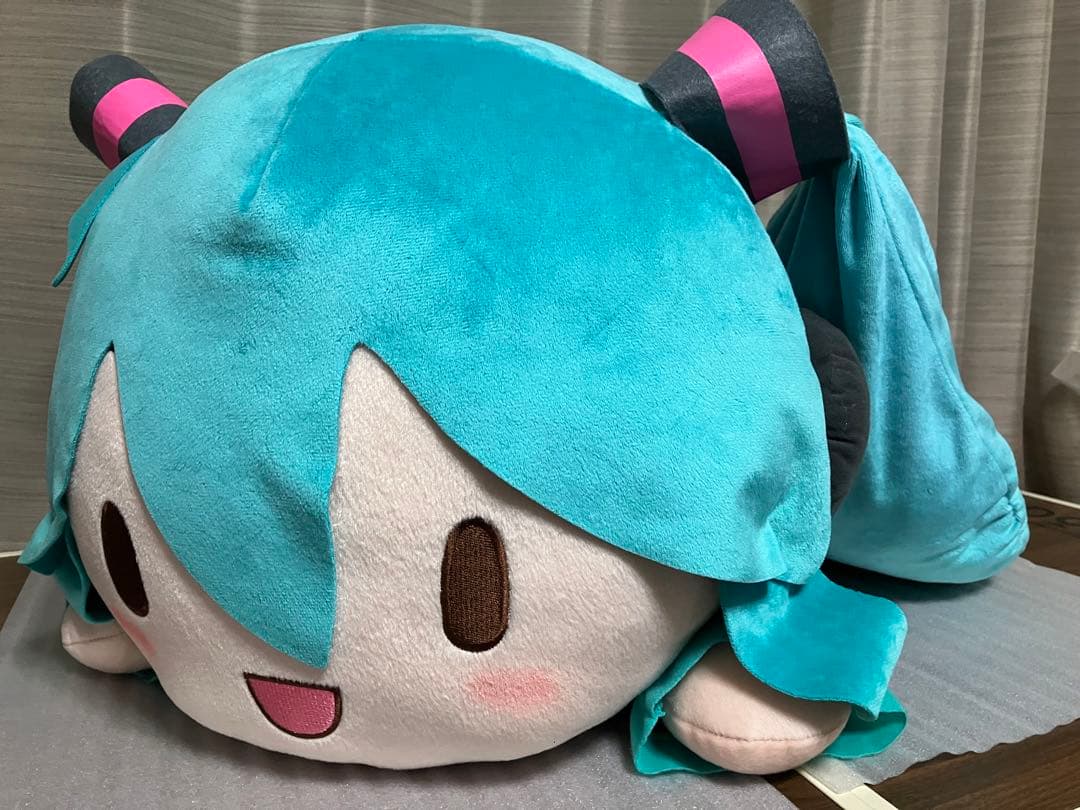 初音ミク 寝そべり 特大ぬいぐるみ