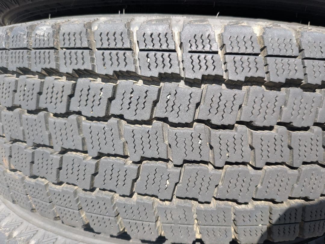 にょろろん②195/80R15インチ　スタッドレスタイヤ:４本分おまとめ