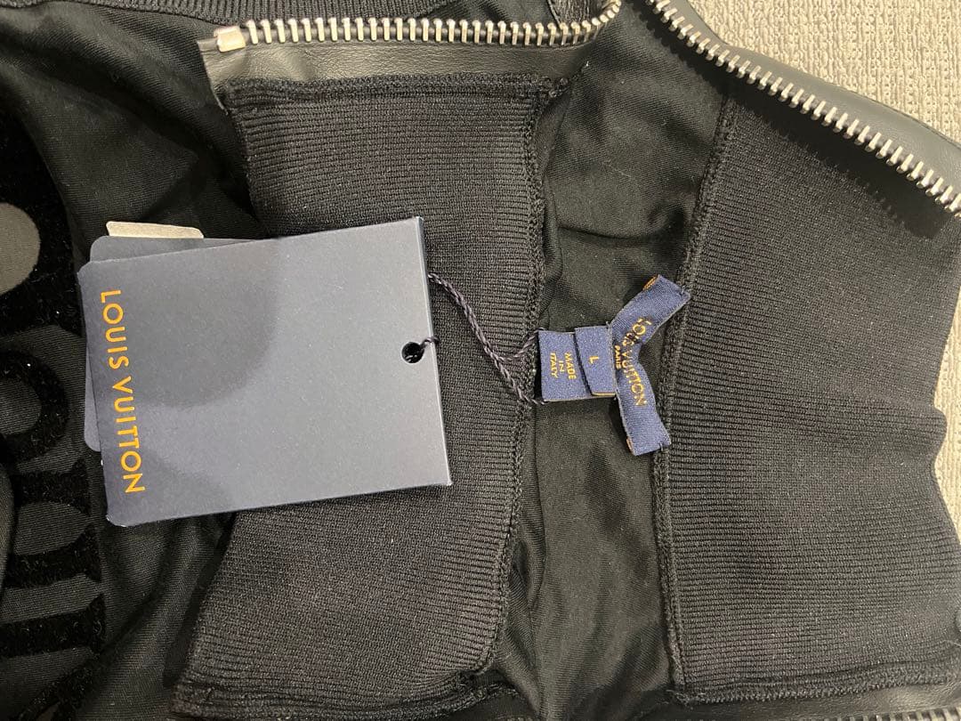 Louis Vuitton ブラック ノースリーブ ジッパーデザイン　トップス