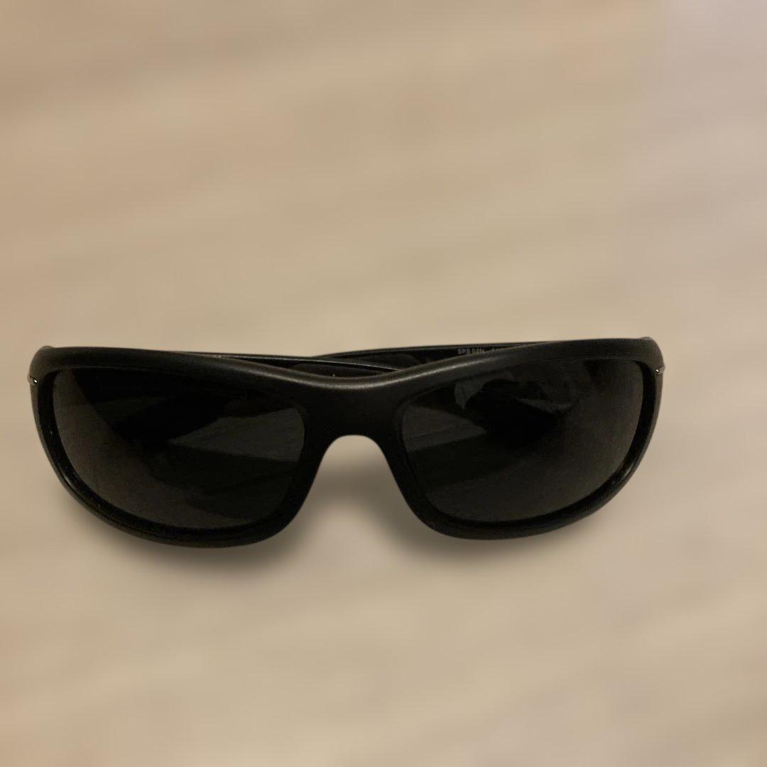 PRADAブラックサングラス