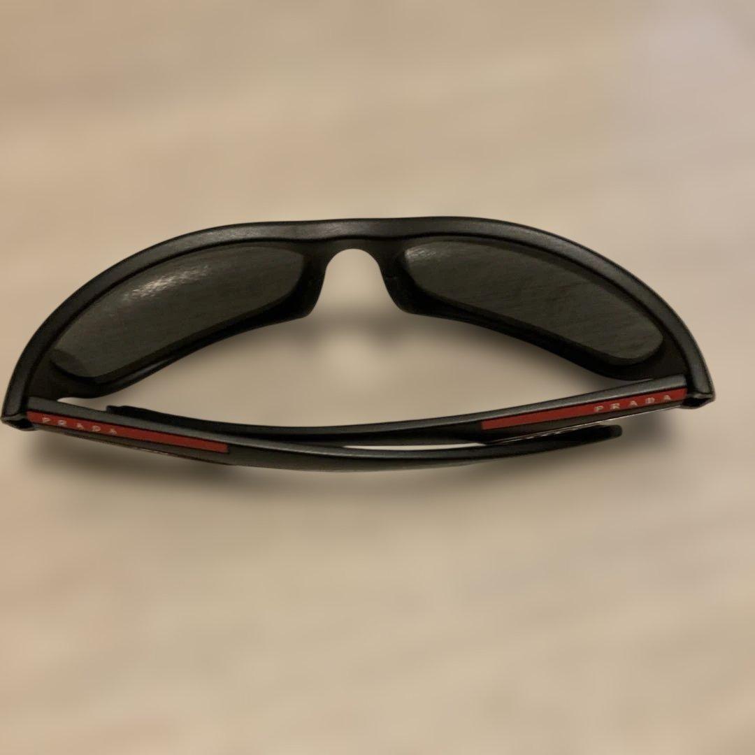 PRADAブラックサングラス