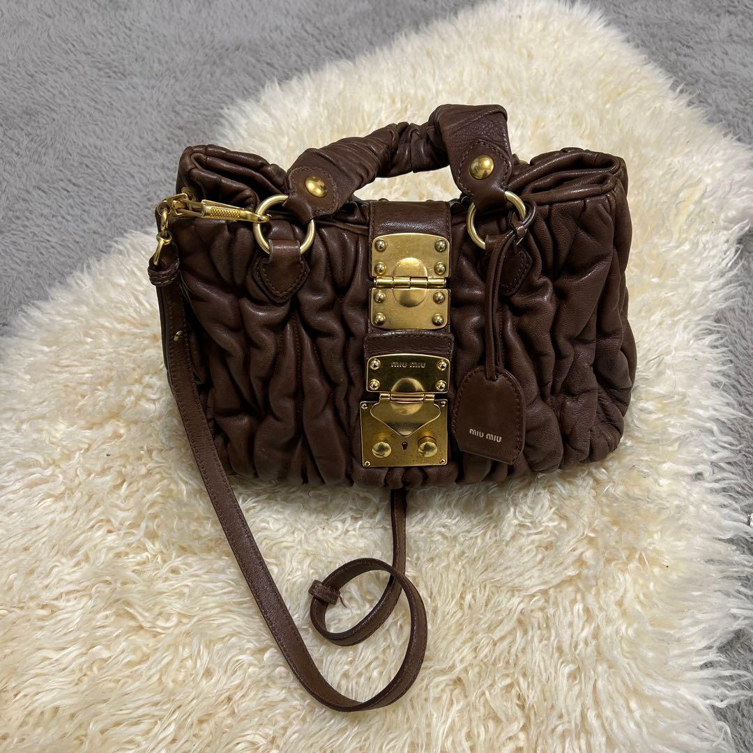 Miu Miuミュウミュウ　マテラッセレザー2WAYハンドバッグ