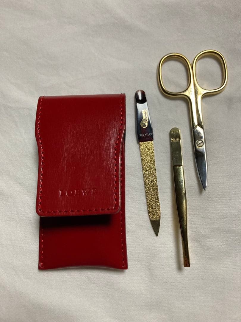 ロエベ LOEWE レザーケース ケアセット ハサミ 毛抜き 爪ファイル 未使用