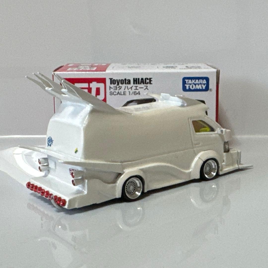 トミカ改造　トヨタハイエース　バニング　フルエアロ ケース付き