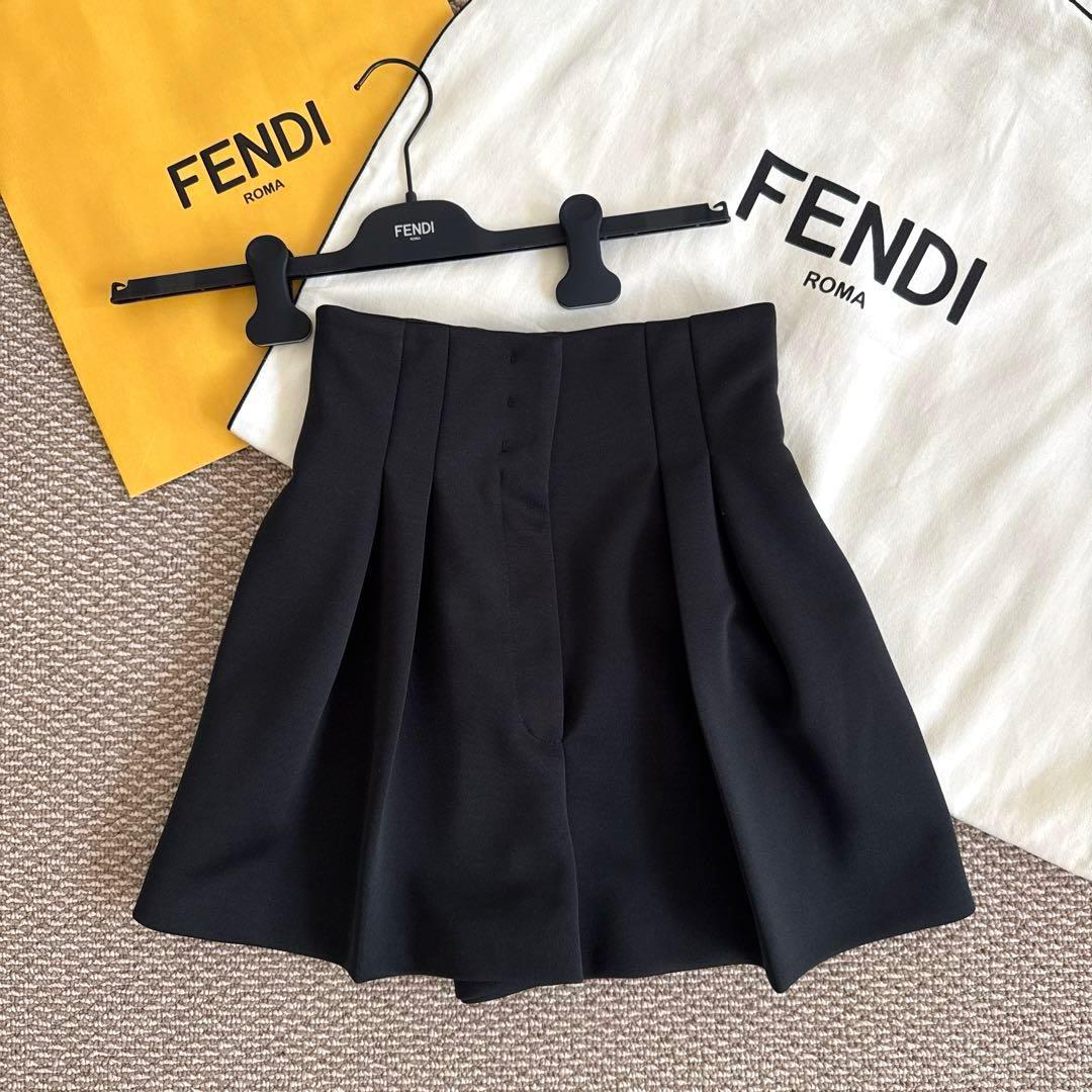 FENDI フェンディ ハイウエストショートパンツ ブラック