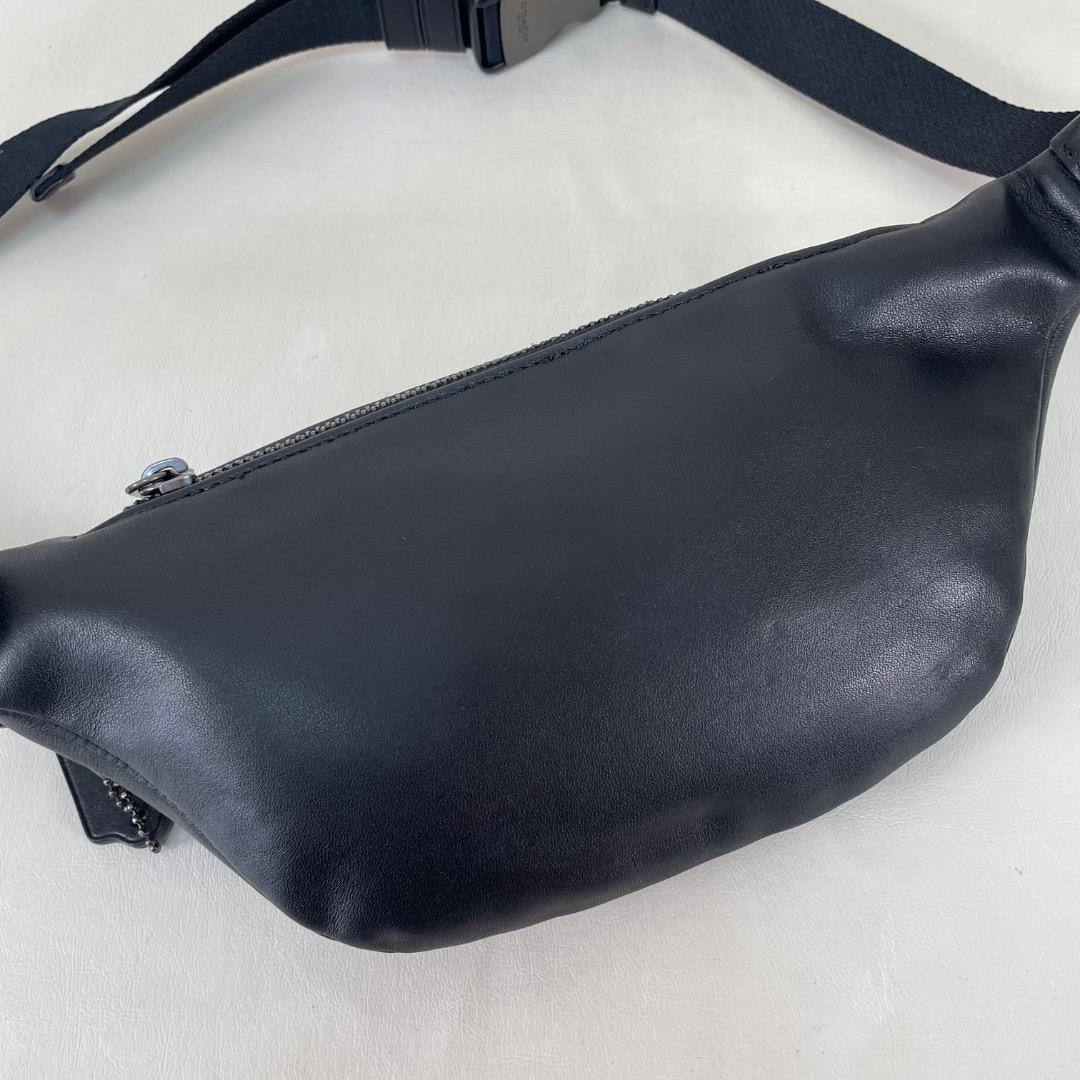 C5 美品✨COACH ボディバッグ F84711 ブラック×シグネチャー