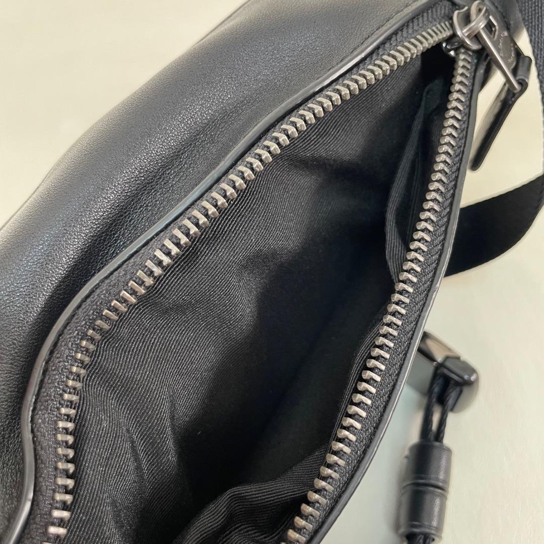 C5 美品✨COACH ボディバッグ F84711 ブラック×シグネチャー