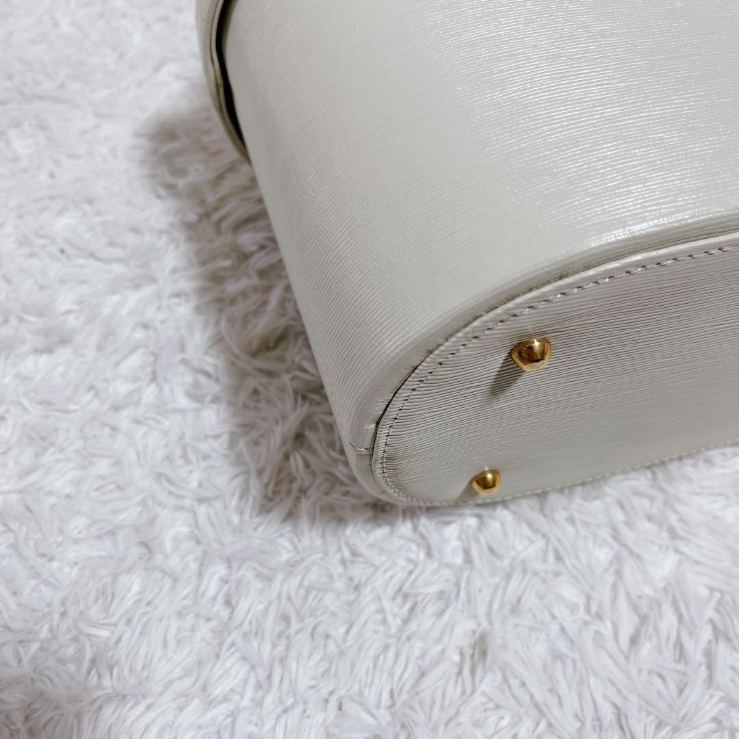 極美品✨ハナエモリ バニティバッグ ハンドバッグ レザー サークルロゴ　白