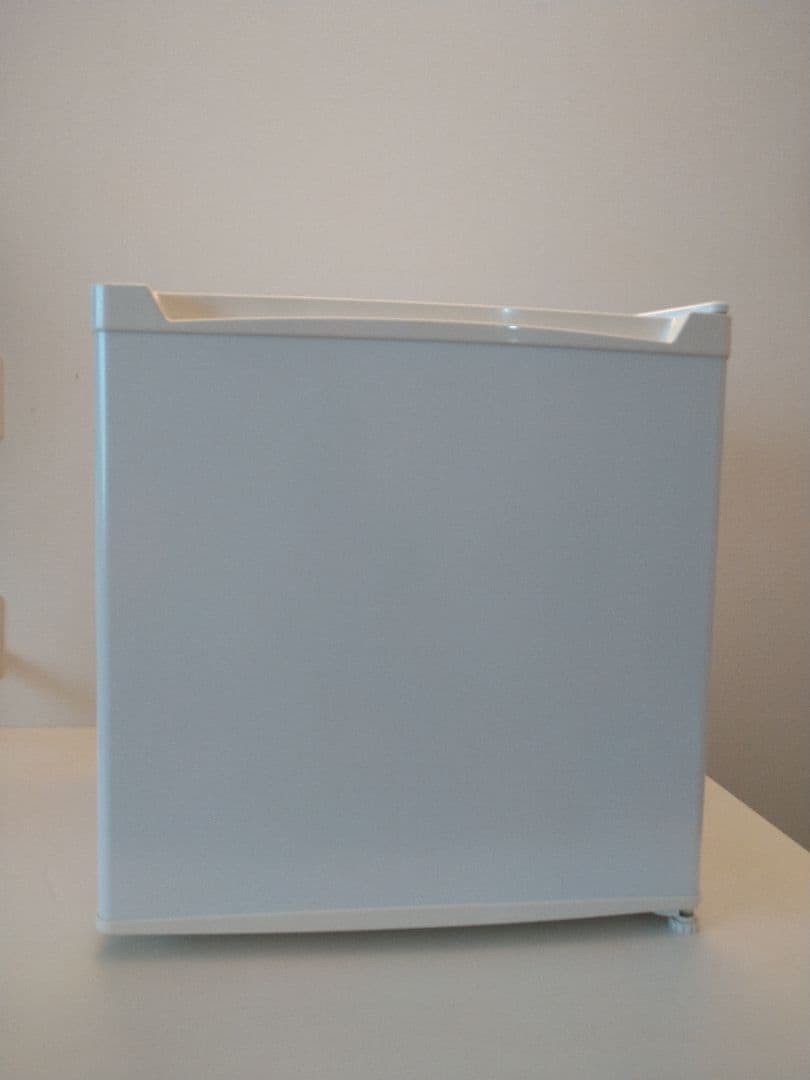 【メルカリ祭限定】小型冷凍庫32Ｌ2021年製　PF-A32FD-W