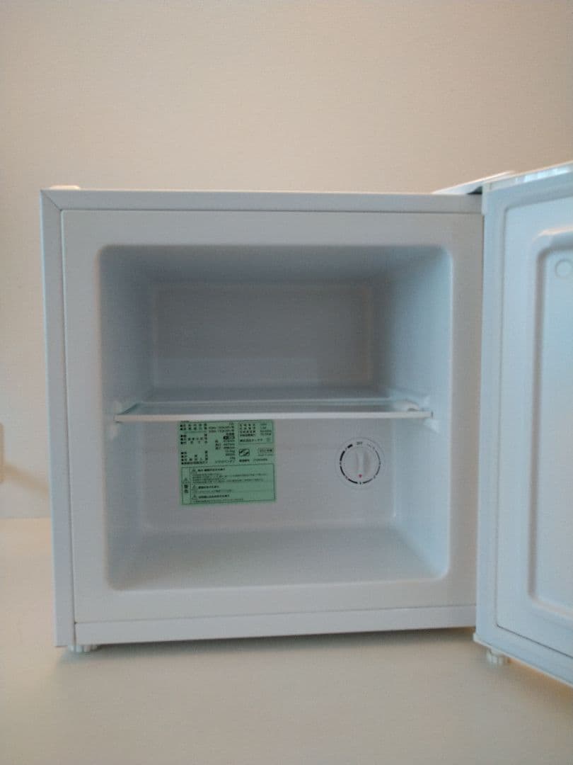 【メルカリ祭限定】小型冷凍庫32Ｌ2021年製　PF-A32FD-W