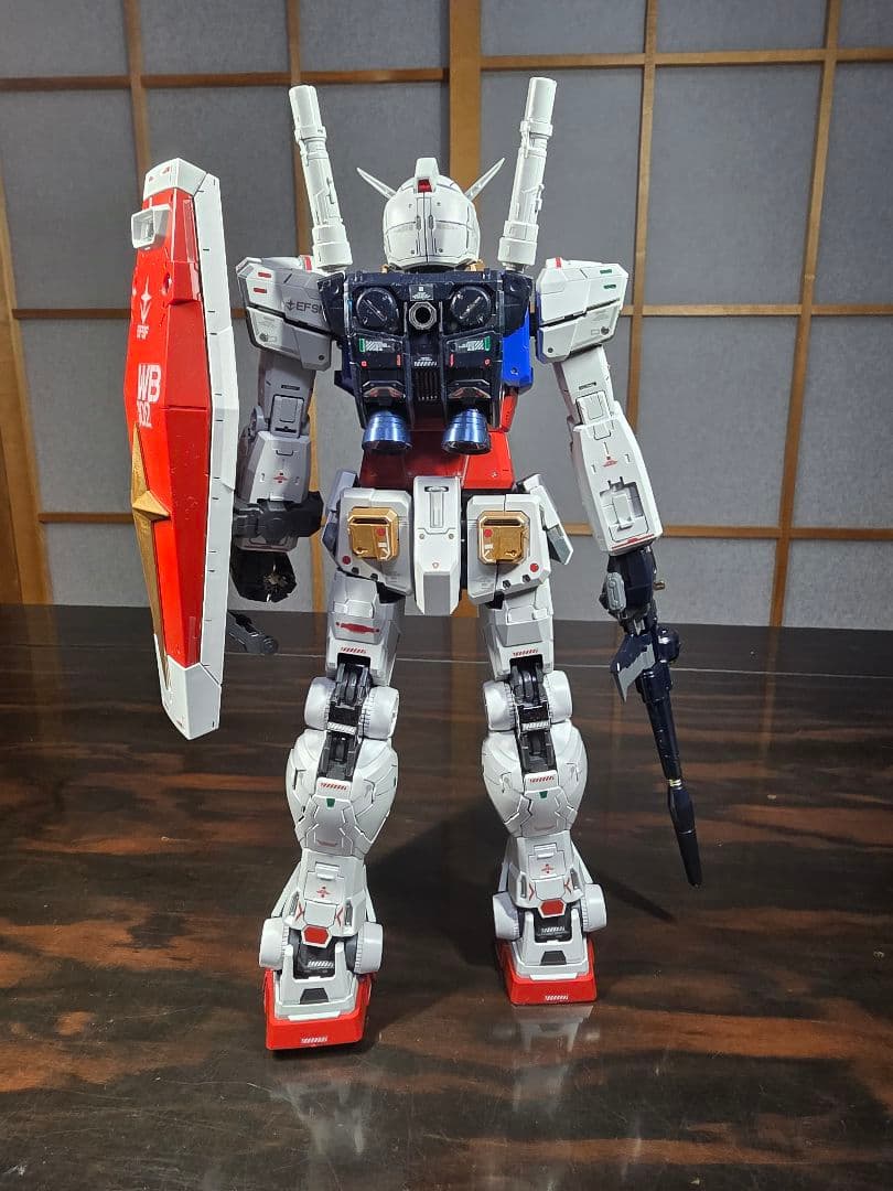 RX-78-2 unleashed ガンダム PG 1/60　(組み立てずみ)