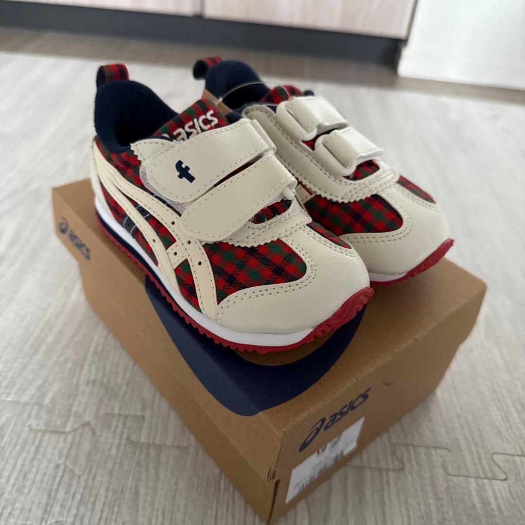 しいちゃん ファミリア　アシックス　スニーカー