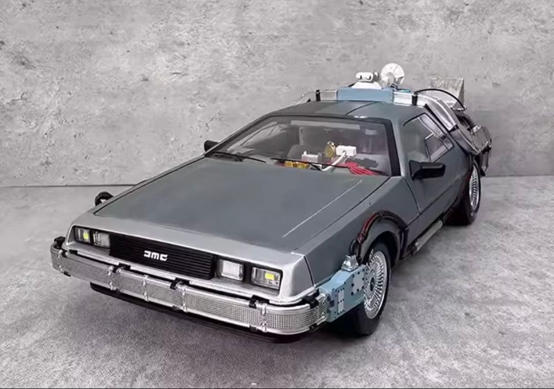 デロリアン 1/18スケール モデル Hot Wheels