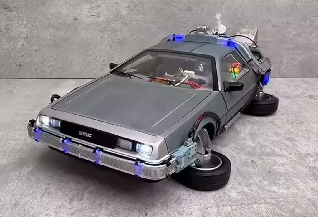 デロリアン 1/18スケール モデル Hot Wheels