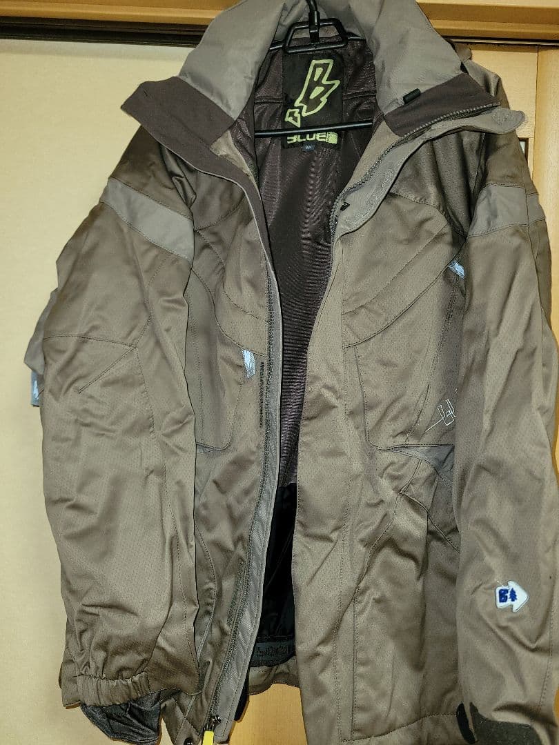 デザイン、最終値下げ素材最高級スノーボードウェア まずはみてください、お勧めです