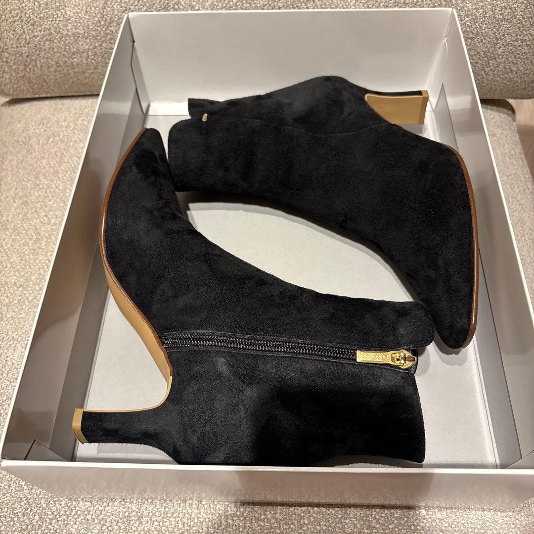 今季新作ダイアナ きれいめシンプルショートブーツ 23.5 黒スエード