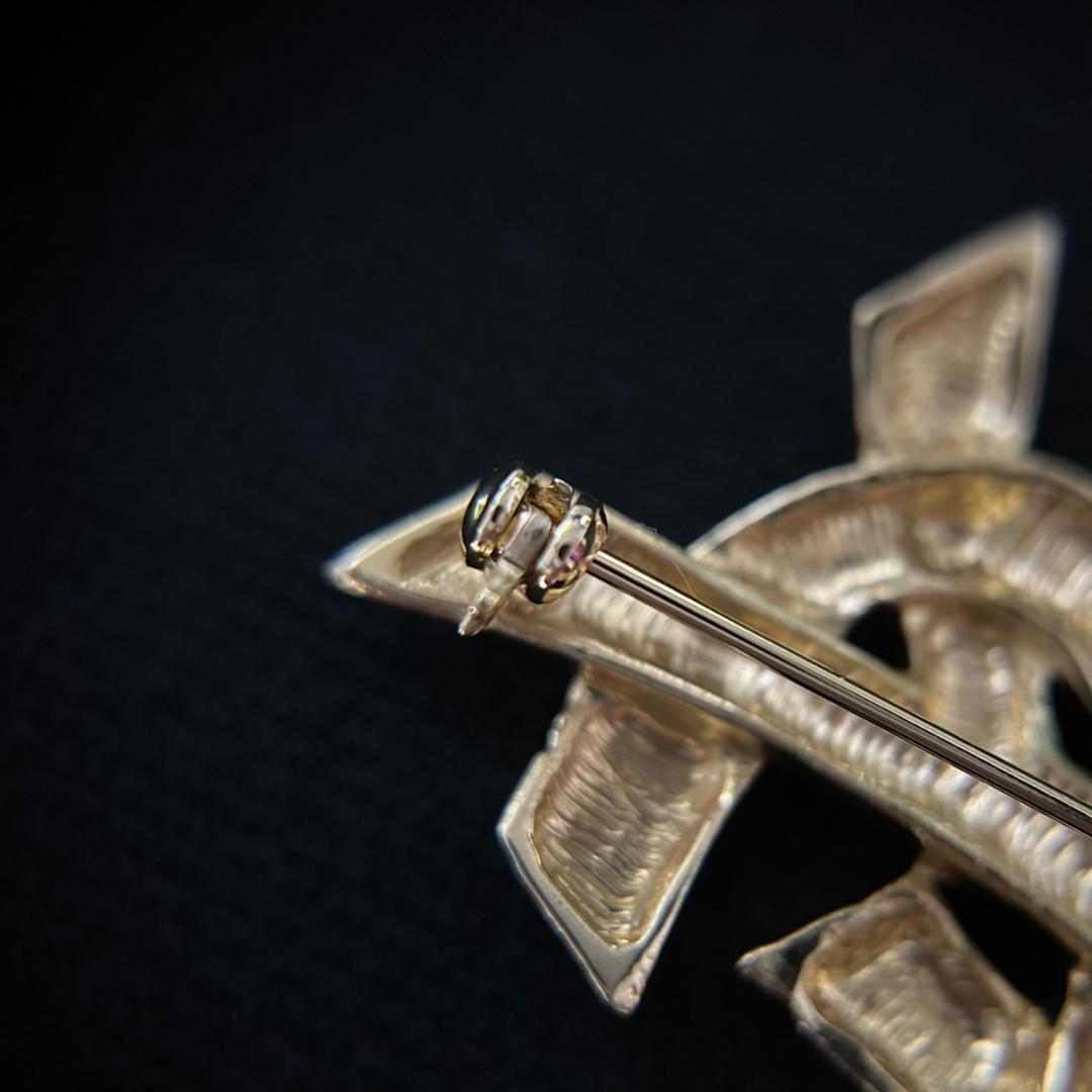 【美品】イヴサンローラン ブローチ ゴールドカラー　0607004