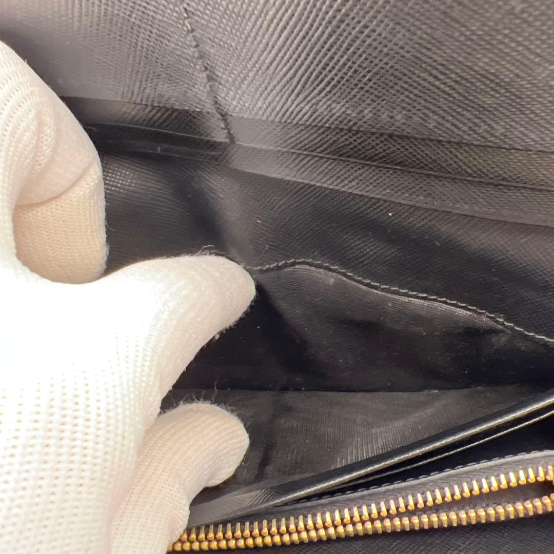 パン子プラダ　リボン　ブラック　長財布　ゴールドロゴ　スナップボタン
