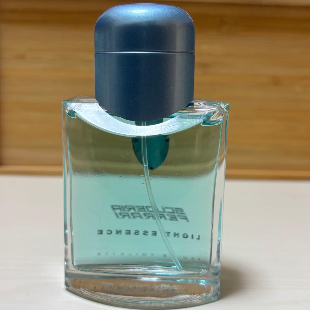 新品未使用　フェラーリ　ライトエッセンス　オードトワレ　香水　75ml