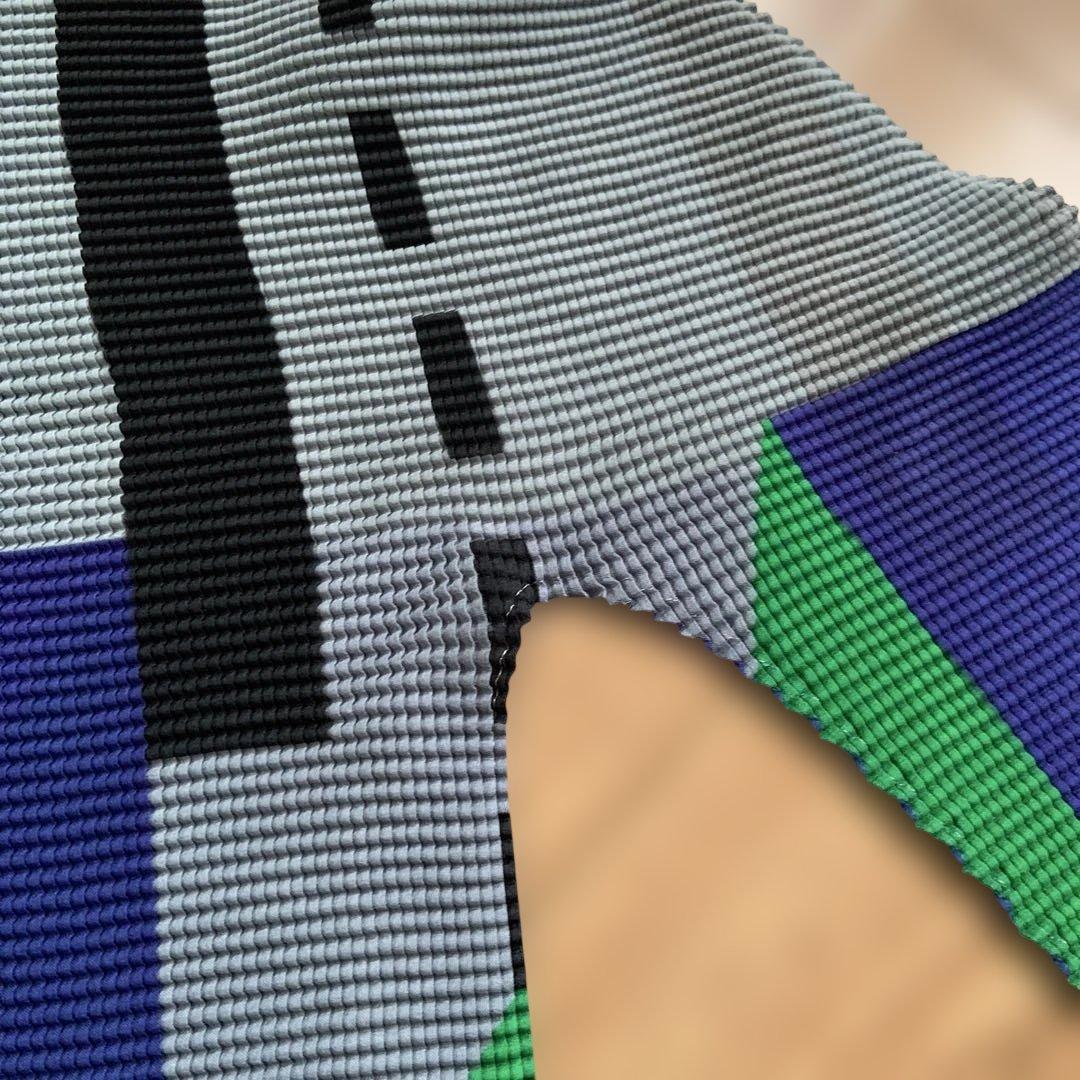 MOMO。イッセイミヤケmeトップス