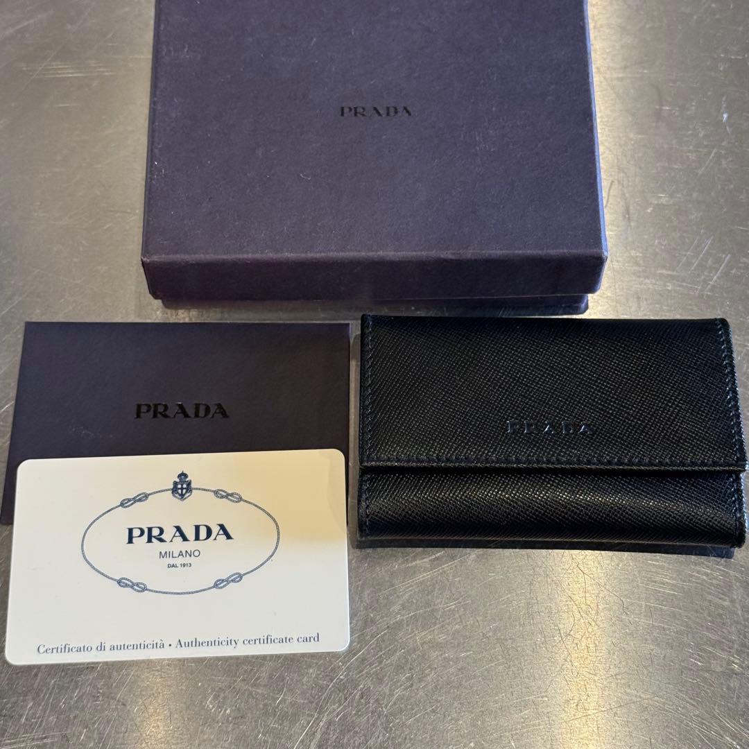 未使用品 PRADA ブラック サフィアーノレザー キーケース