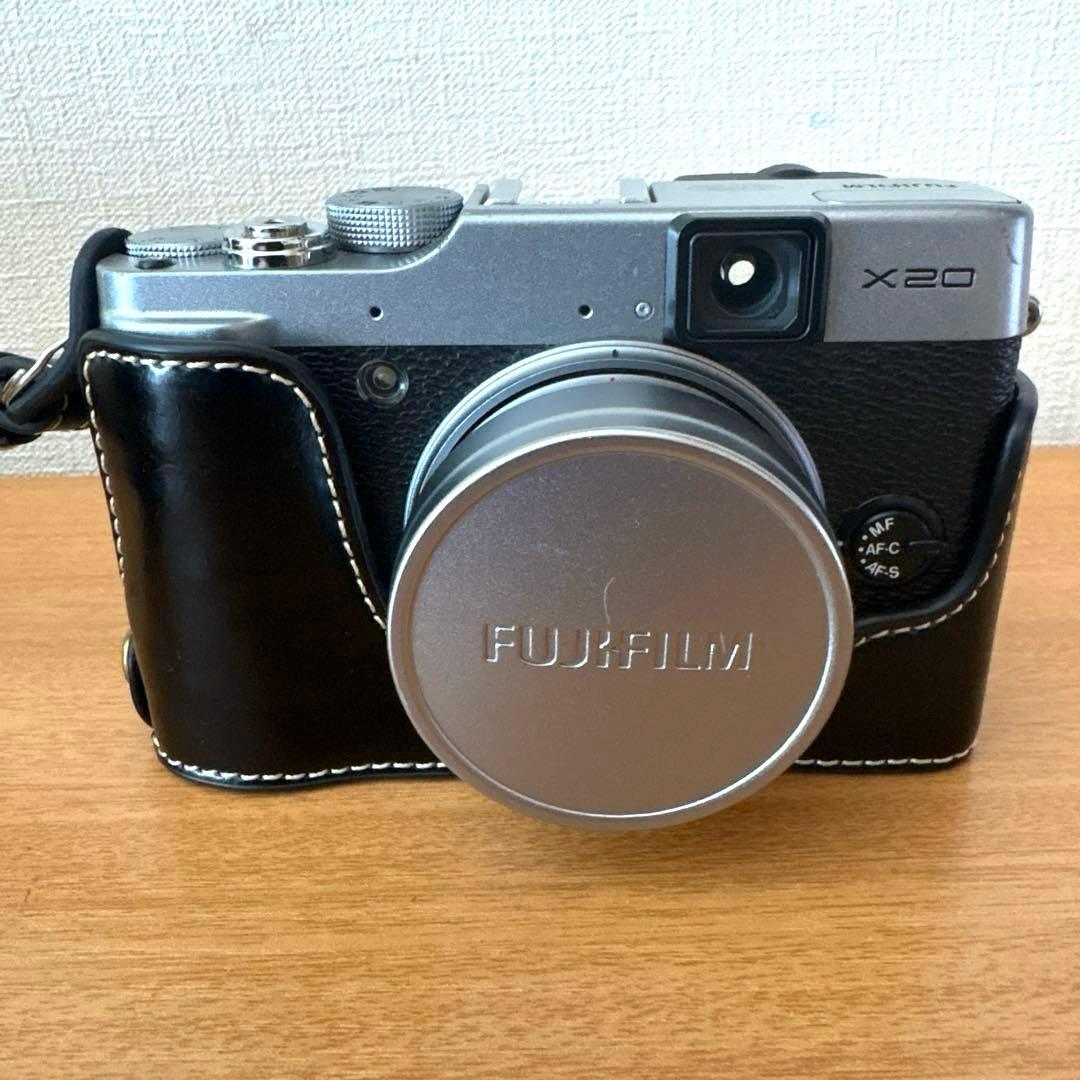 FUJIFILM Ｘ20 シルバー 【中古品】