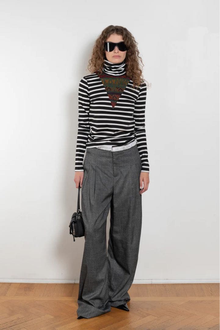 新品Julie Kegels TURTLE NECK / BLACK WHITE