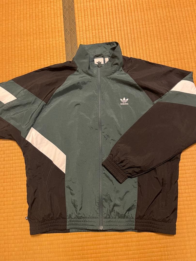 アディダス Rekive緑 トラック ナイロンジャケット 遠藤さくら