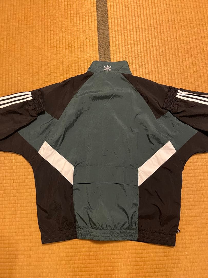 アディダス Rekive緑 トラック ナイロンジャケット 遠藤さくら