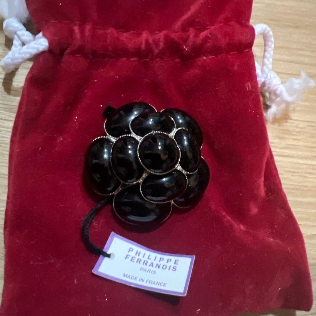 新品…Philippe Ferrandisのミスカメリアブラックフラワーブローチ